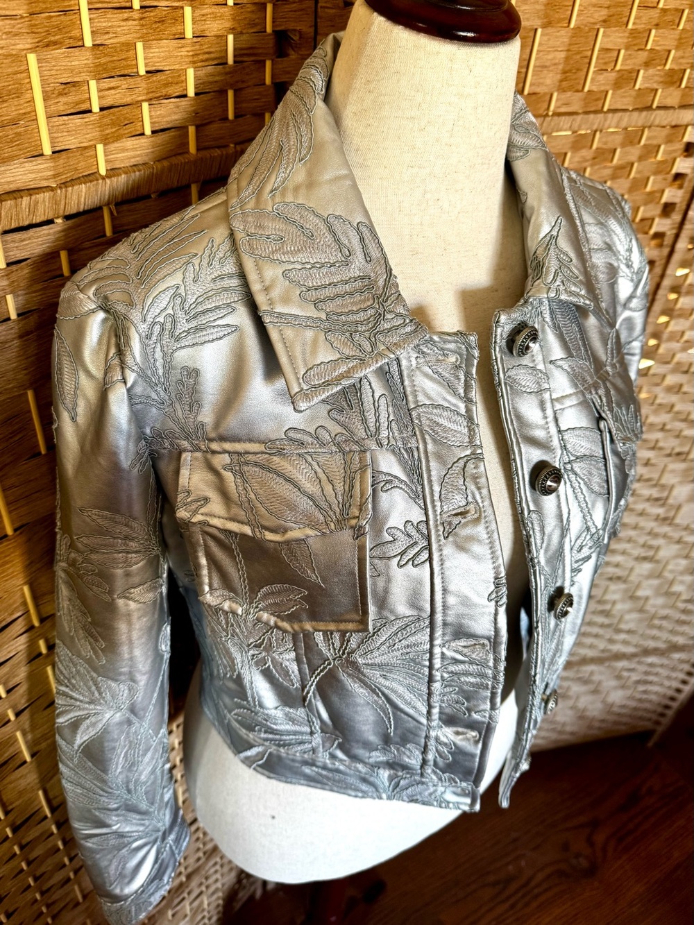 NWT Guess Clelia embroidered metallic silver trucker jacket - Picture 5 of 16